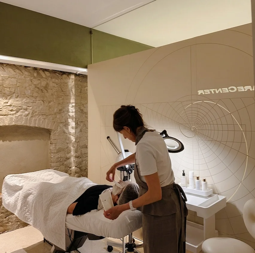 Applicazione maschera viso presso Skincare Center Bergamo